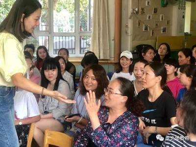 家園同心共筑，圓滿龍堡童年——龍之堡家庭教育成長中心開學(xué)第一課暨班級(jí)家長會(huì)圓滿舉行